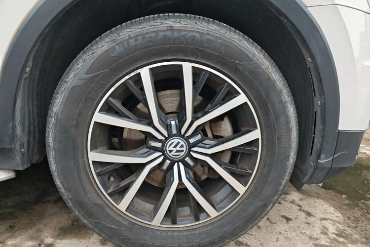 Used Volkswagen Tiguan L 2017 330TSI Automatic Two-Wheel Drive Luxury Edition Right Front Wheel Hub
