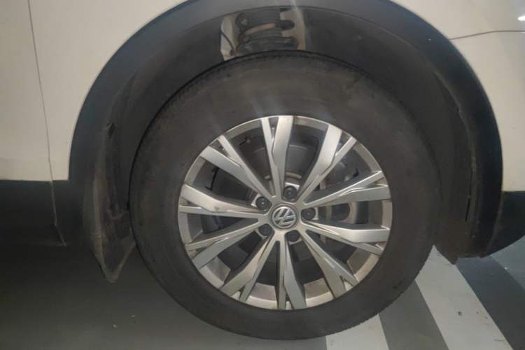 Used Volkswagen Tiguan L 2017 330TSI Automatic Two-Wheel Drive Luxury Edition Right Front Wheel Hub