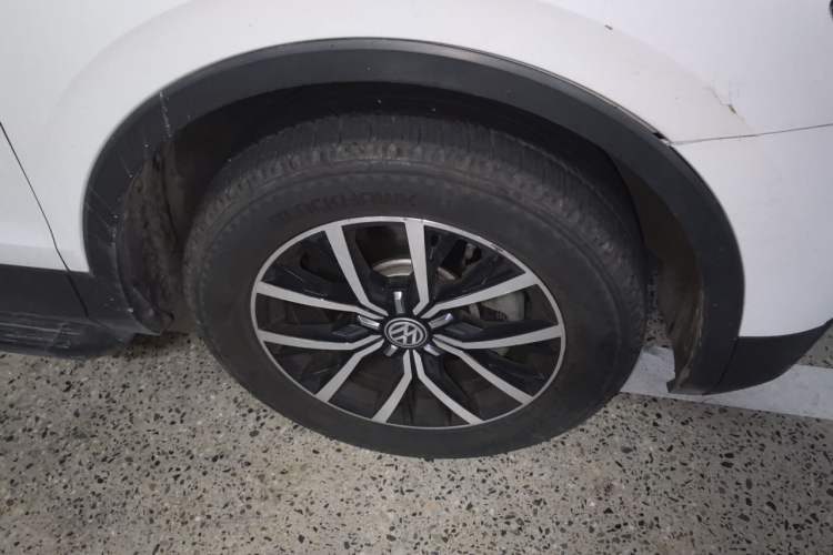 Used Volkswagen Tiguan L 2017 330TSI Automatic Two-Wheel Drive Luxury Edition Right Front Wheel Hub
