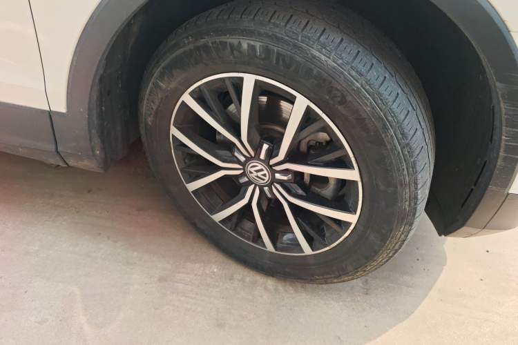 Used Volkswagen Tiguan L 2017 330TSI Automatic Two-Wheel Drive Luxury Edition Right Front Wheel Hub