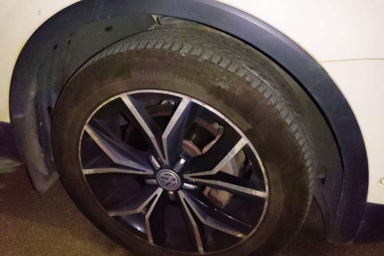 Used Volkswagen Tiguan L 2017 380TSI Automatic All-Wheel Drive Supreme Flagship Edition Right Front Wheel Hub