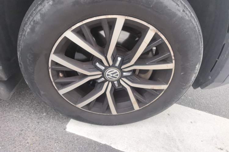 Used Volkswagen Tiguan L 2017 330TSI Automatic Two-Wheel Drive Luxury Edition Right Front Wheel Hub