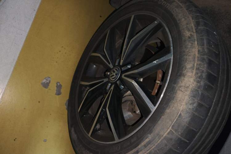 Used Volkswagen Tiguan L 2017 330TSI Automatic Two-Wheel Drive Flagship Edition Right Front Wheel Hub