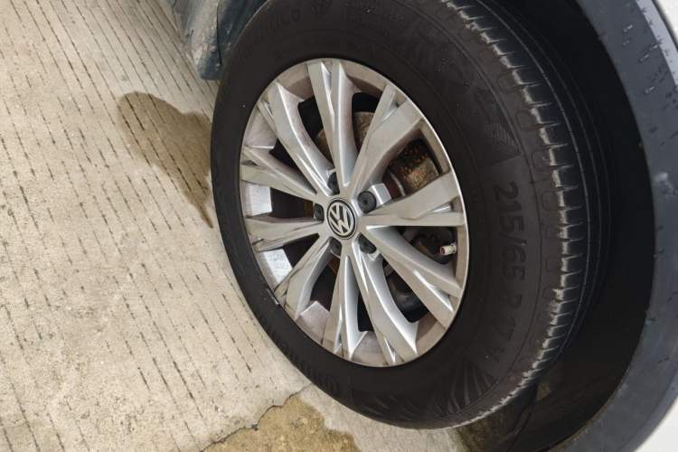 Used Volkswagen Tiguan L 2017 330TSI Automatic Two-Wheel Drive Luxury Edition Right Front Wheel Hub