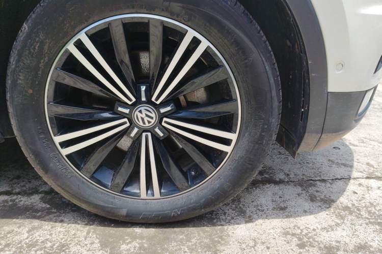 Used Volkswagen Tiguan L 2017 330TSI Automatic Two-Wheel Drive Flagship Edition Right Front Wheel Hub