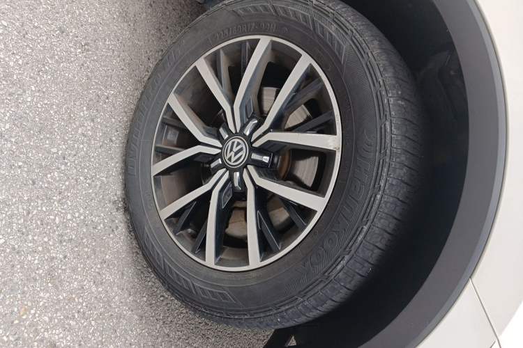 Used Volkswagen Tiguan L 2017 330TSI Automatic Two-Wheel Drive Luxury Edition Right Front Wheel Hub