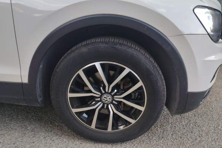 Used Volkswagen Tiguan L 2017 330TSI Automatic Two-Wheel Drive Comfort Edition Right Front Wheel Hub