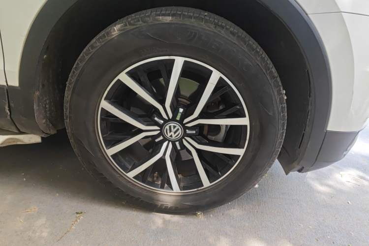 Used Volkswagen Tiguan L 2017 330TSI Automatic Two-Wheel Drive Comfort Edition Right Front Wheel Hub