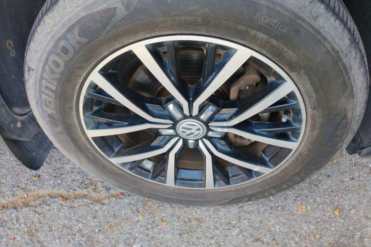 Used Volkswagen Tiguan L 2017 330TSI Automatic Two-Wheel Drive Comfort Edition Right Front Wheel Hub