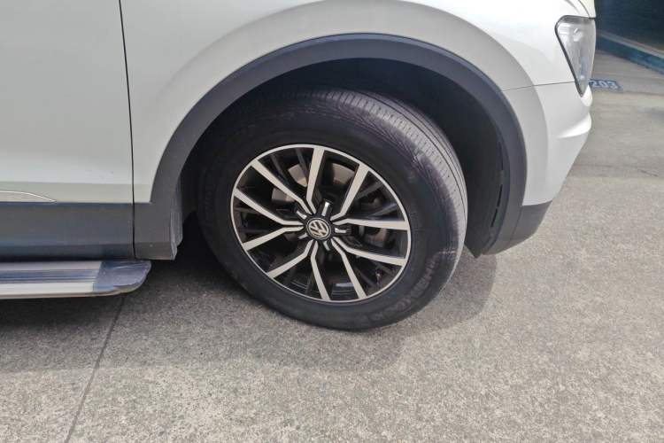 Used Volkswagen Tiguan L 2017 330TSI Automatic Two-Wheel Drive Luxury Edition Right Front Wheel Hub