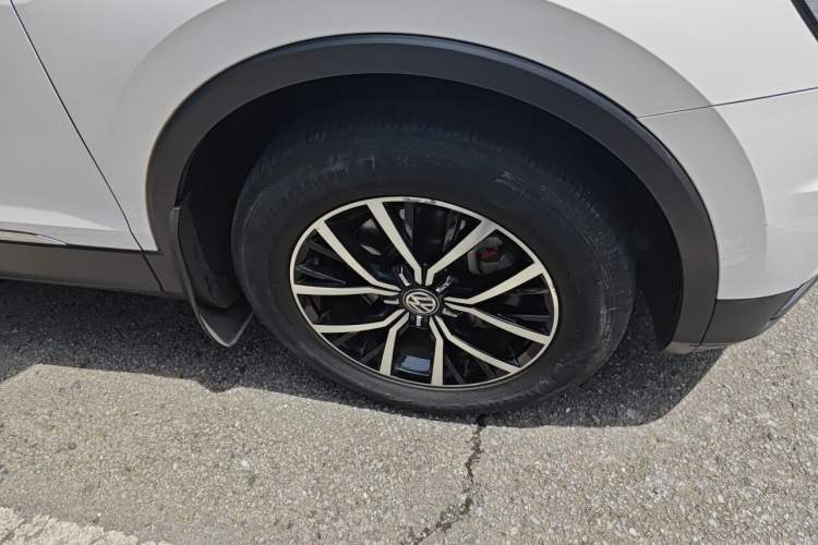 Used Volkswagen Tiguan L 2017 330TSI Automatic Two-Wheel Drive Luxury Edition Right Front Wheel Hub