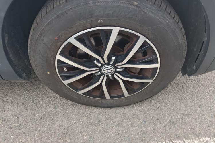 Used Volkswagen Tiguan L 2017 330TSI Automatic Two-Wheel Drive Luxury Edition Right Front Wheel Hub