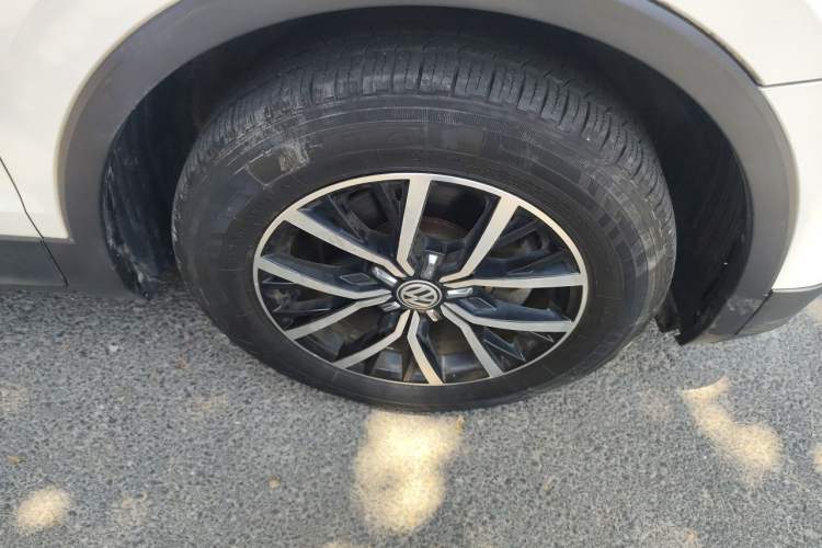 Used Volkswagen Tiguan L 2017 330TSI Automatic Two-Wheel Drive Comfort Edition Right Front Wheel Hub