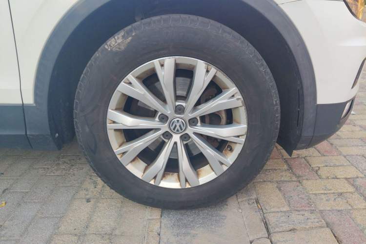 Used Volkswagen Tiguan L 2017 330TSI Automatic Two-Wheel Drive Luxury Edition Right Front Wheel Hub