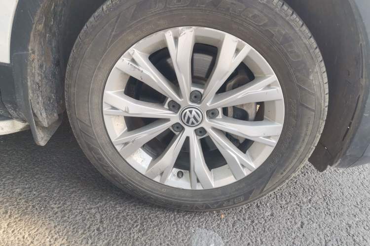 Used Volkswagen Tiguan L 2017 330TSI Automatic Two-Wheel Drive Luxury Edition Right Front Wheel Hub