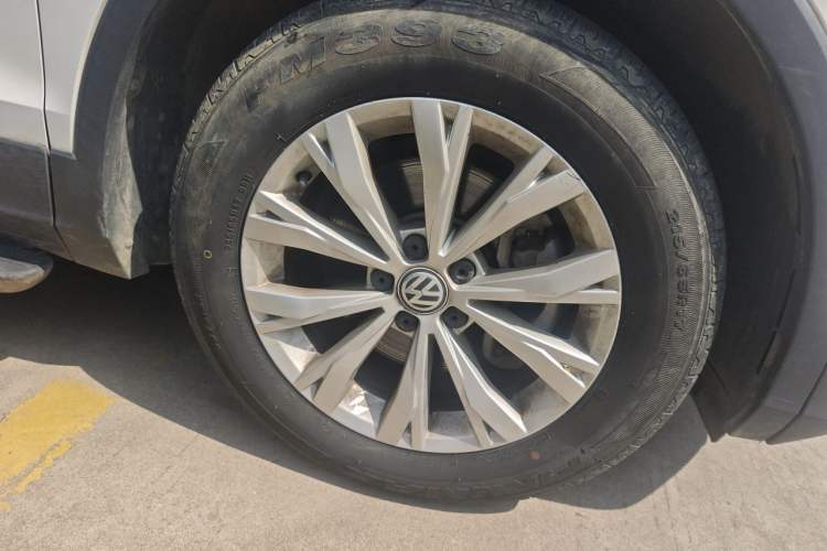 Used Volkswagen Tiguan L 2017 330TSI Automatic Two-Wheel Drive Luxury Edition Right Front Wheel Hub
