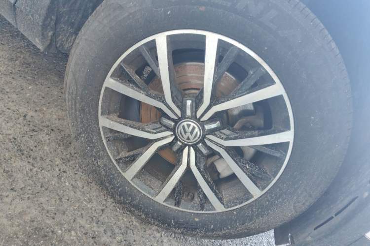 Used Volkswagen Tiguan L 2017 330TSI Automatic Two-Wheel Drive Luxury Edition Right Front Wheel Hub