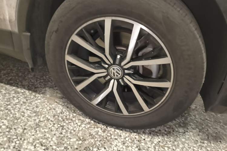 Used Volkswagen Tiguan L 2017 330TSI Automatic Two-Wheel Drive Luxury Edition Right Front Wheel Hub