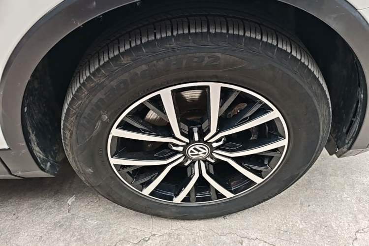 Used Volkswagen Tiguan L 2017 330TSI Automatic Two-Wheel Drive Comfort Edition Right Front Wheel Hub