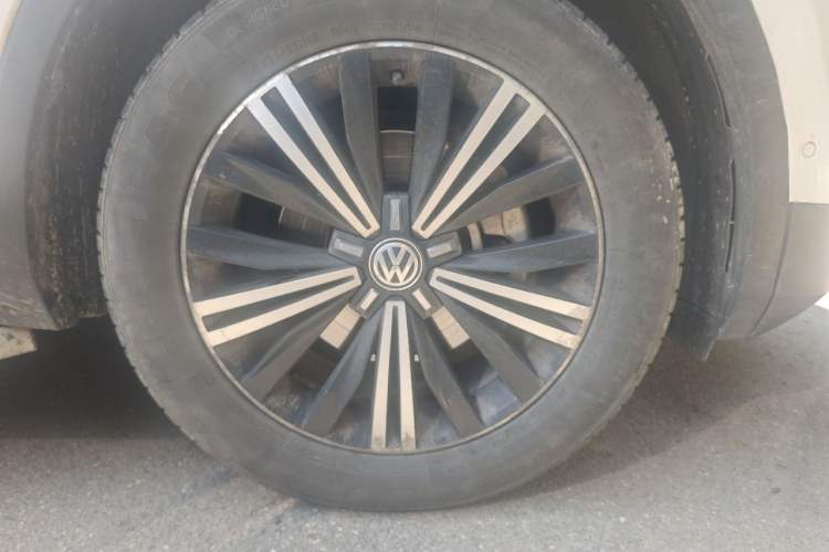 Used Volkswagen Tiguan L 2017 330TSI Automatic Two-Wheel Drive Flagship Edition Right Front Wheel Hub
