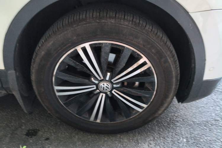 Used Volkswagen Tiguan L 2017 330TSI Automatic Two-Wheel Drive Flagship Edition Right Front Wheel Hub