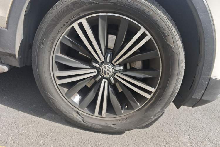 Used Volkswagen Tiguan L 2017 380TSI Automatic All-Wheel-Drive Flagship Edition Right Front Wheel Hub