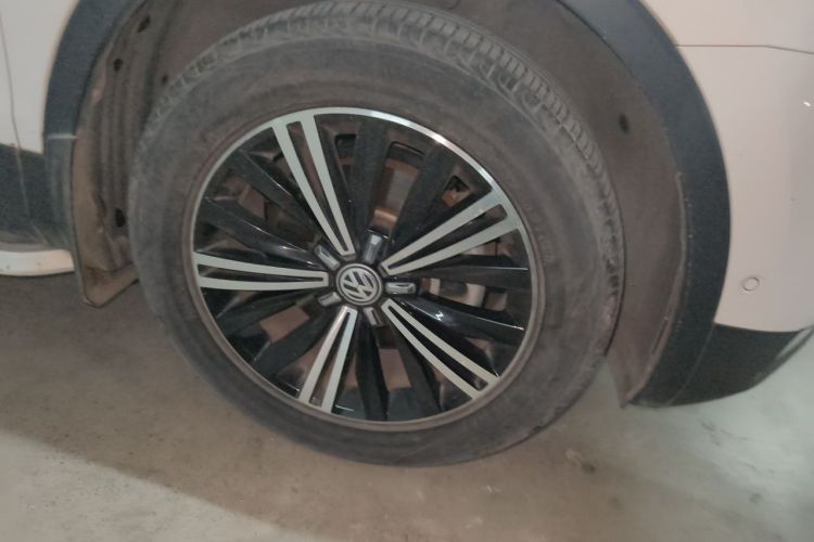 Used Volkswagen Tiguan L 2017 330TSI Automatic Two-Wheel Drive Flagship Edition Right Front Wheel Hub