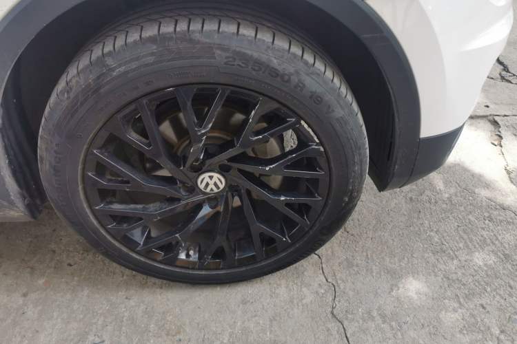 Used Volkswagen Tiguan L 2017 330TSI Automatic Two-Wheel Drive Flagship Edition Right Front Wheel Hub
