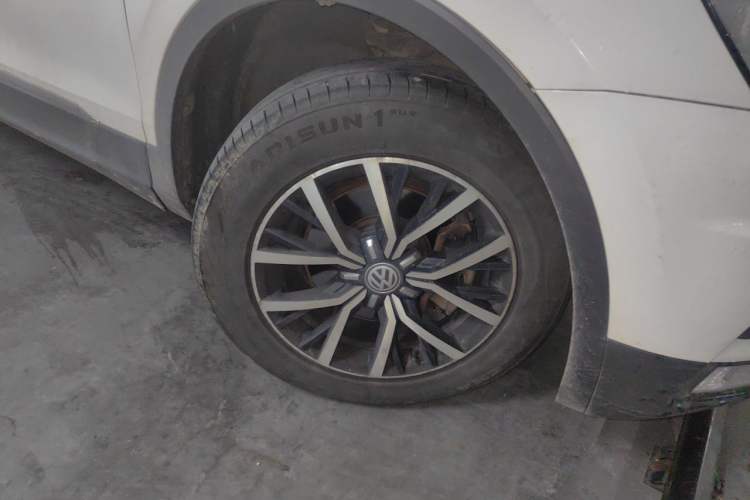 Used Volkswagen Tiguan L 2017 330TSI Automatic Two-Wheel Drive Comfort Edition Right Front Wheel Hub