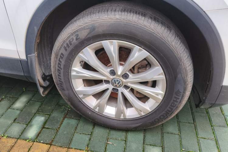 Used Volkswagen Tiguan L 2017 330TSI Automatic Two-Wheel Drive Luxury Edition Right Front Wheel Hub