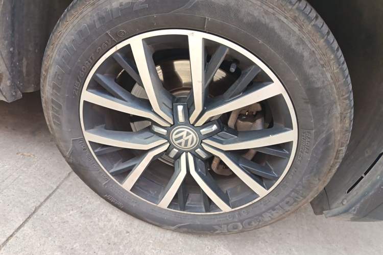 Used Volkswagen Tiguan L 2017 330TSI Automatic Two-Wheel Drive Luxury Edition Right Front Wheel Hub