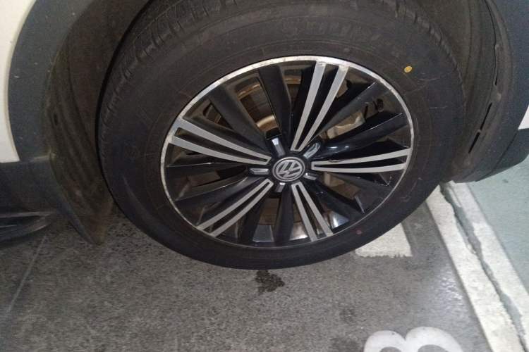 Used Volkswagen Tiguan L 2017 330TSI Automatic Two-Wheel Drive Flagship Edition Right Front Wheel Hub