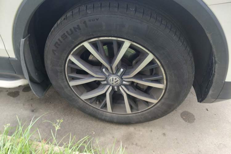 Used Volkswagen Tiguan L 2017 330TSI Automatic Two-Wheel Drive Luxury Edition Right Front Wheel Hub