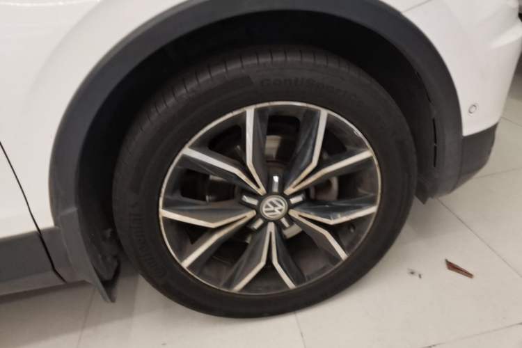 Used Volkswagen Tiguan L 2017 380TSI Automatic All-Wheel-Drive Flagship Edition Right Front Wheel Hub