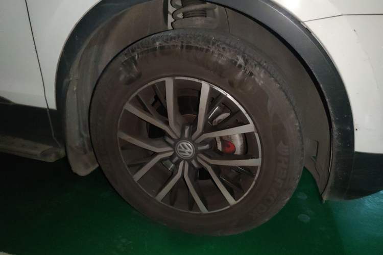 Used Volkswagen Tiguan L 2017 330TSI Automatic Two-Wheel Drive Luxury Edition Right Front Wheel Hub