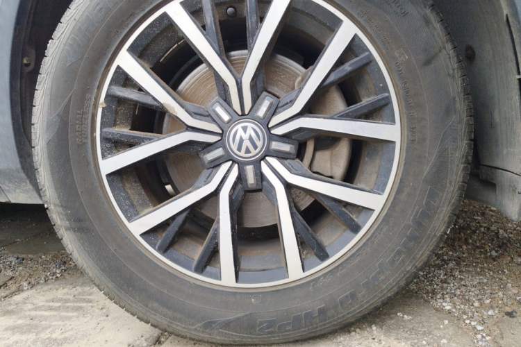 Used Volkswagen Tiguan L 2017 330TSI Automatic Two-Wheel Drive Luxury Edition Right Front Wheel Hub