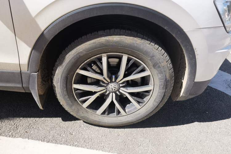 Used Volkswagen Tiguan L 2017 330TSI Automatic Two-Wheel Drive Comfort Edition Right Front Wheel Hub