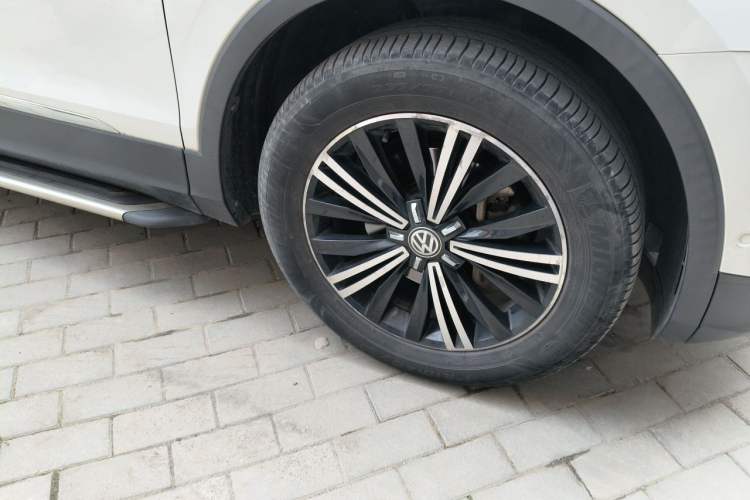 Used Volkswagen Tiguan L 2017 330TSI Automatic Two-Wheel Drive Flagship Edition Right Front Wheel Hub