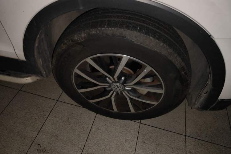 Used Volkswagen Tiguan L 2017 330TSI Automatic Two-Wheel Drive Luxury Edition Right Front Wheel Hub