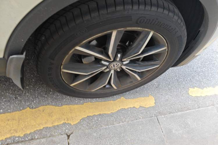 Used Volkswagen Tiguan L 2017 330TSI Automatic Two-Wheel Drive Flagship Edition Right Front Wheel Hub