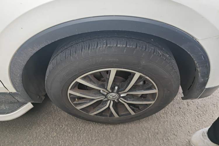 Used Volkswagen Tiguan L 2017 330TSI Automatic Two-Wheel Drive Luxury Edition Right Front Wheel Hub
