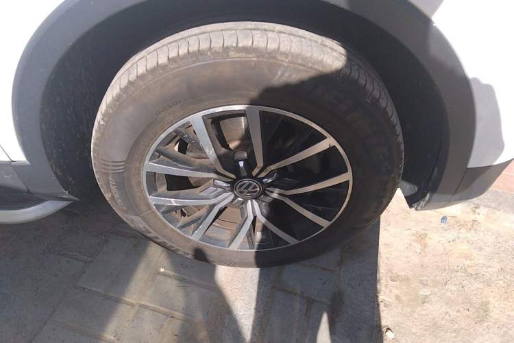 Used Volkswagen Tiguan L 2017 330TSI Automatic Two-Wheel Drive Luxury Edition Right Front Wheel Hub