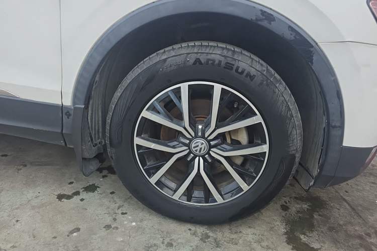 Used Volkswagen Tiguan L 2017 330TSI Automatic Two-Wheel Drive Luxury Edition Right Front Wheel Hub