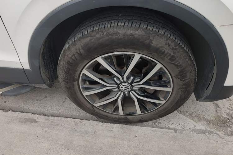 Used Volkswagen Tiguan L 2017 330TSI Automatic Two-Wheel Drive Luxury Edition Right Front Wheel Hub