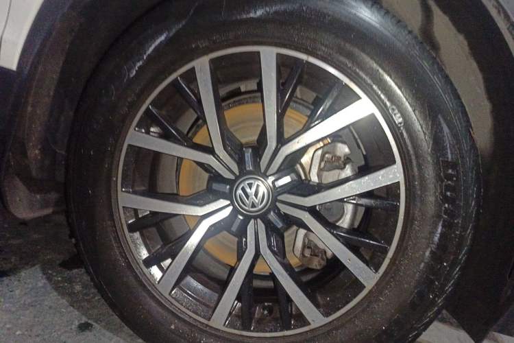 Used Volkswagen Tiguan L 2017 330TSI Automatic Two-Wheel Drive Luxury Edition Right Front Wheel Hub
