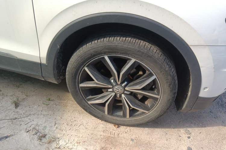 Used Volkswagen Tiguan L 2017 330TSI Automatic Two-Wheel Drive Flagship Edition Right Front Wheel Hub
