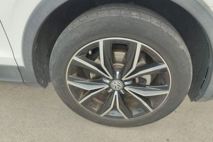 Used Volkswagen Tiguan L 2017 330TSI Automatic Two-Wheel Drive Flagship Edition Right Front Wheel Hub