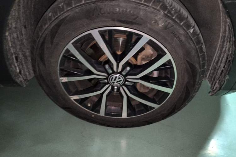 Used Volkswagen Tiguan L 2017 330TSI Automatic Two-Wheel Drive Comfort Edition Right Front Wheel Hub