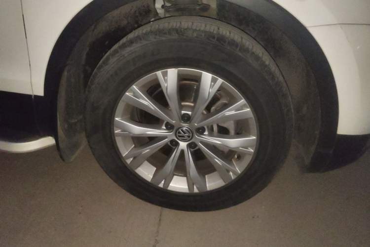 Used Volkswagen Tiguan L 2017 330TSI Automatic Two-Wheel Drive Luxury Edition Right Front Wheel Hub