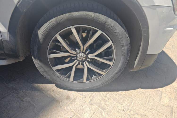 Used Volkswagen Tiguan L 2017 330TSI Automatic Two-Wheel Drive Luxury Edition Right Front Wheel Hub